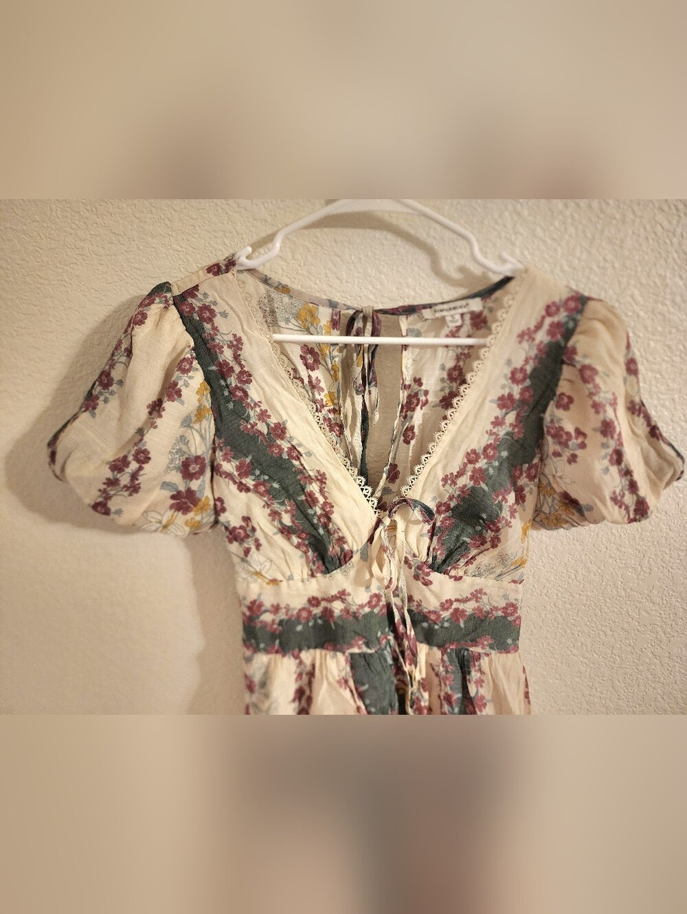 Francesca's Collections Cream & Sage Floral Tiered Midi Dress - Picture 7 of 11